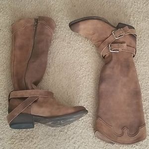 Matisse cow boy boots. Size 8.5 B .